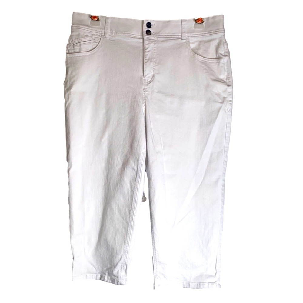 CURATED BY RUA'H KIBRIYA: White Ankle/Cropped Jeans